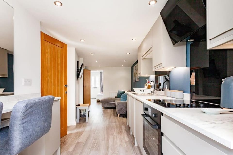 TV and multimedia, Kitchen or kitchenette, Living room, Seating area, minibar, pet friendly, stove