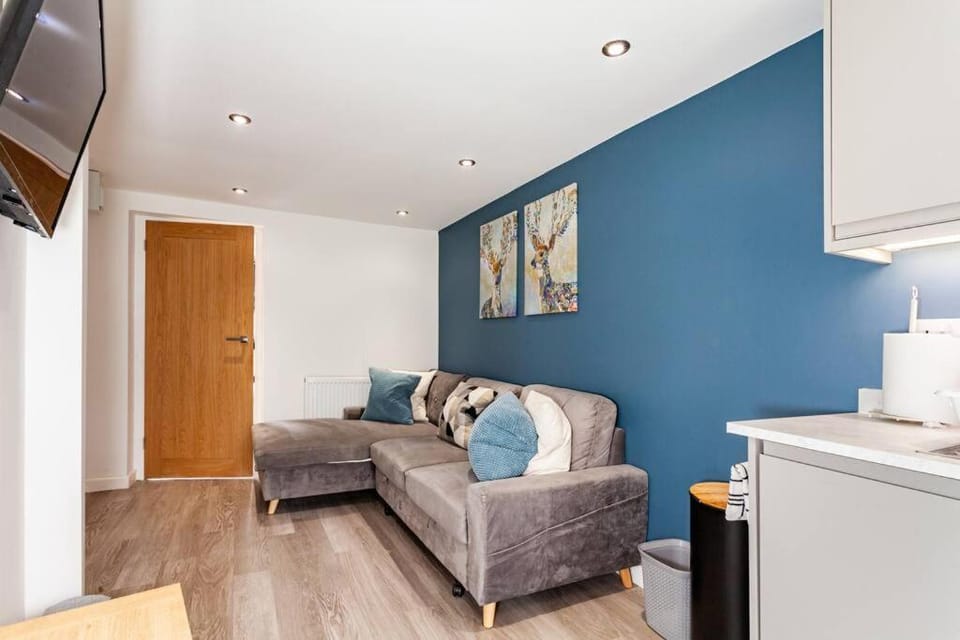 One bedroom apartment, Driveway, Bracknell Centre Apartment in Bracknell