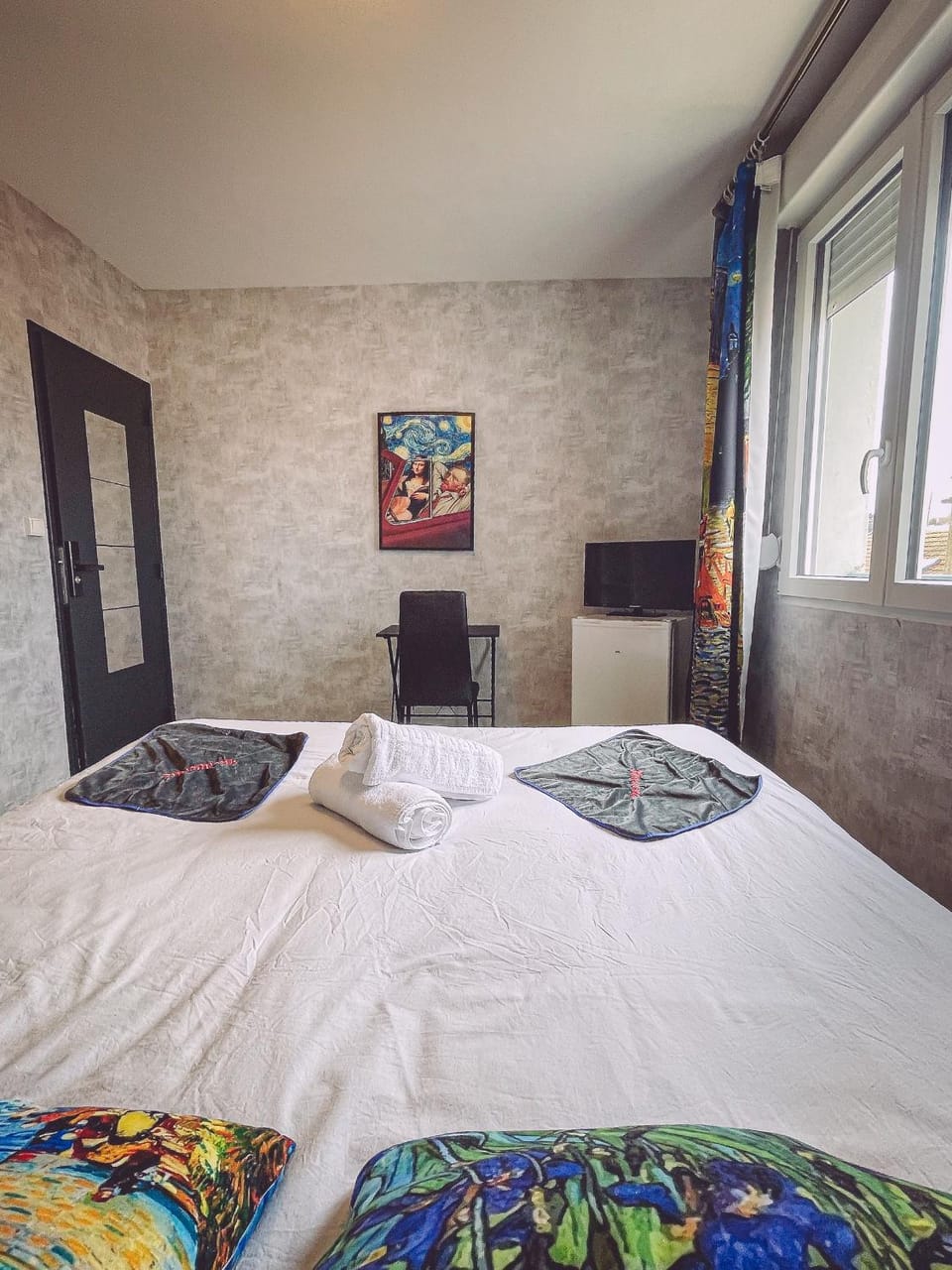 Van Gogh gare By Joyca Chambre privée Bed and Breakfast in Vosges