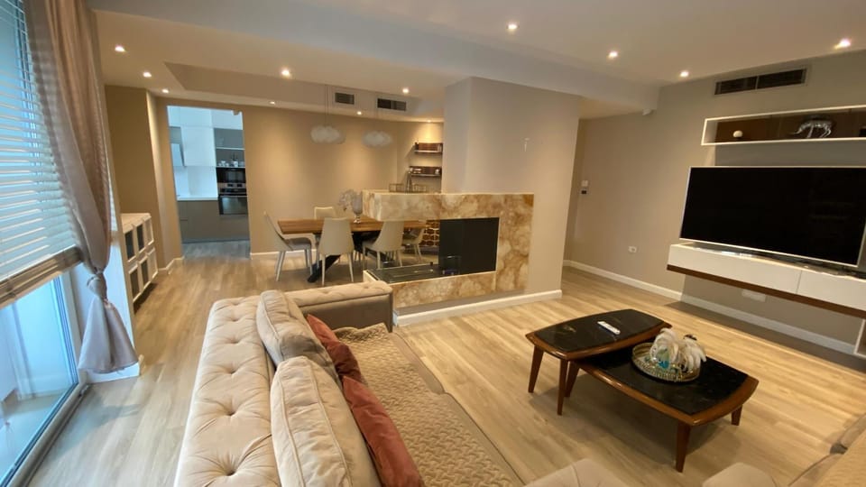 Communal lounge/ TV room, TV and multimedia, Living room, Seating area, Evening entertainment