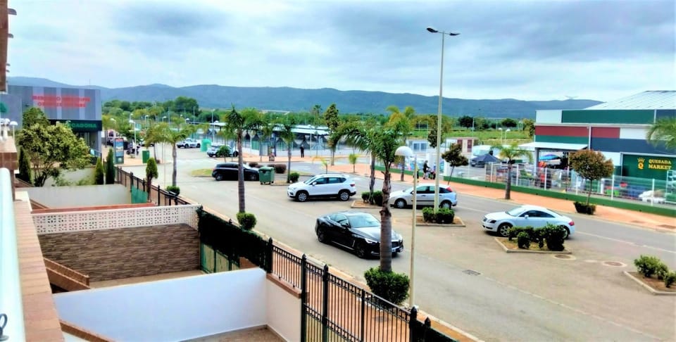 Neighbourhood, Balcony/Terrace, Street view