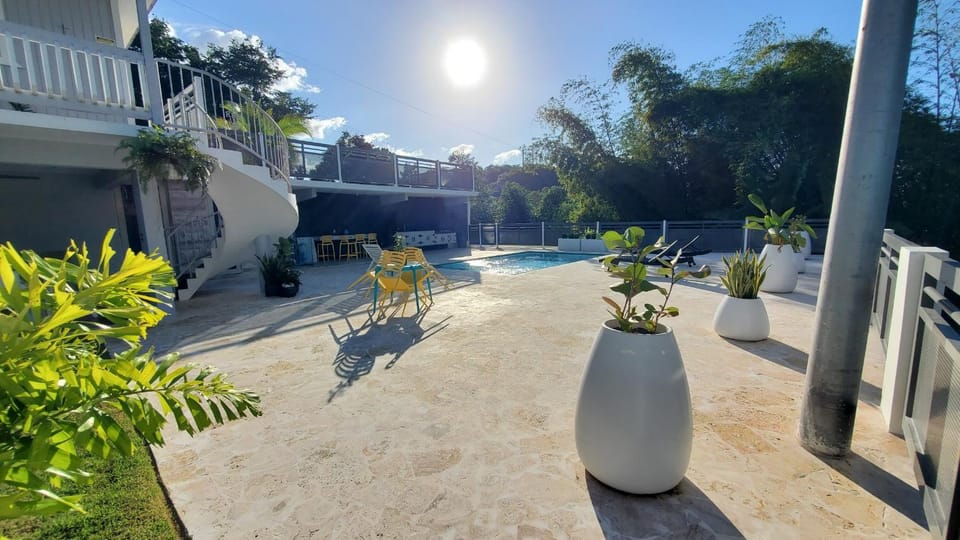 Property building, Patio, Garden, Garden view, Pool view, Swimming pool, sunbed