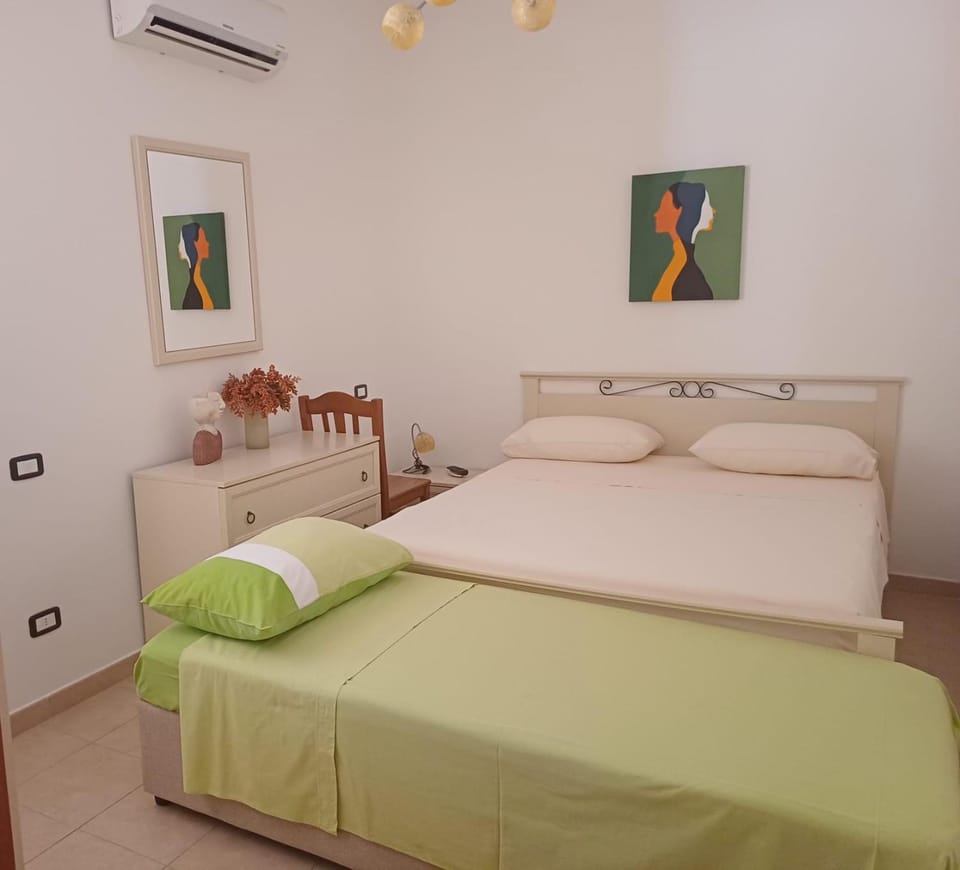 Bedroom, wardrobe, air conditioner