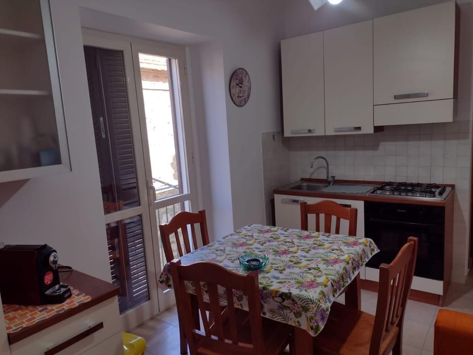 Balcony/Terrace, Kitchen or kitchenette, Dining area, microwave, oven, stove