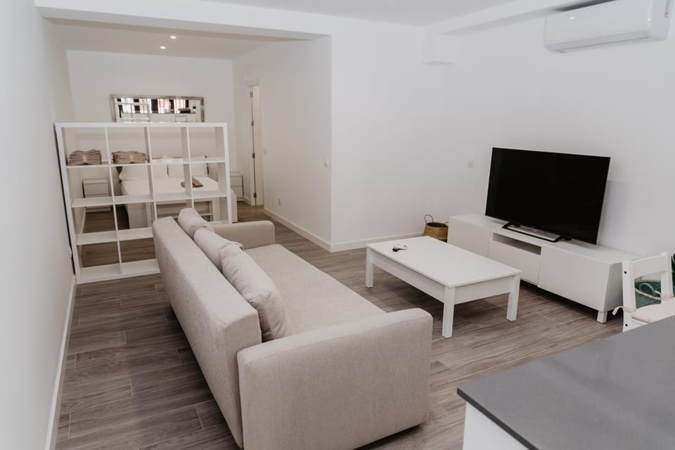Communal lounge/ TV room, Bed, TV and multimedia, Living room, internet, towels, air conditioner