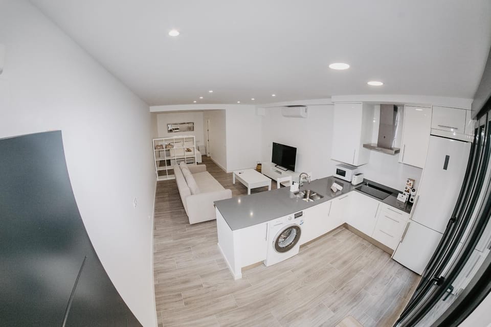 Communal lounge/ TV room, TV and multimedia, Kitchen or kitchenette, Living room, Photo of the whole room, internet, air conditioner