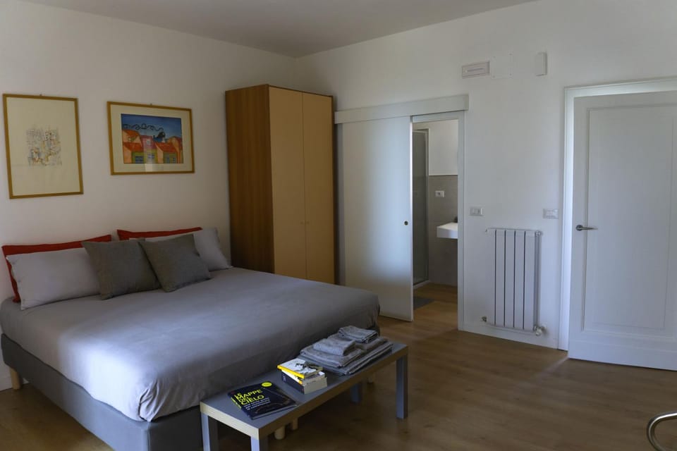 Bedroom, wardrobe