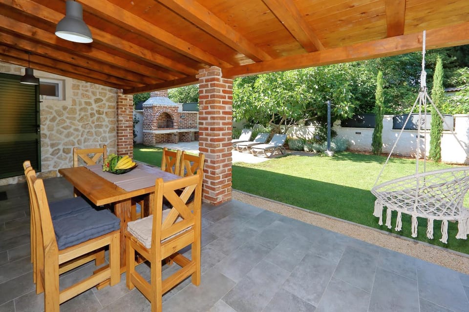 BBQ facilities, Seating area, Garden view