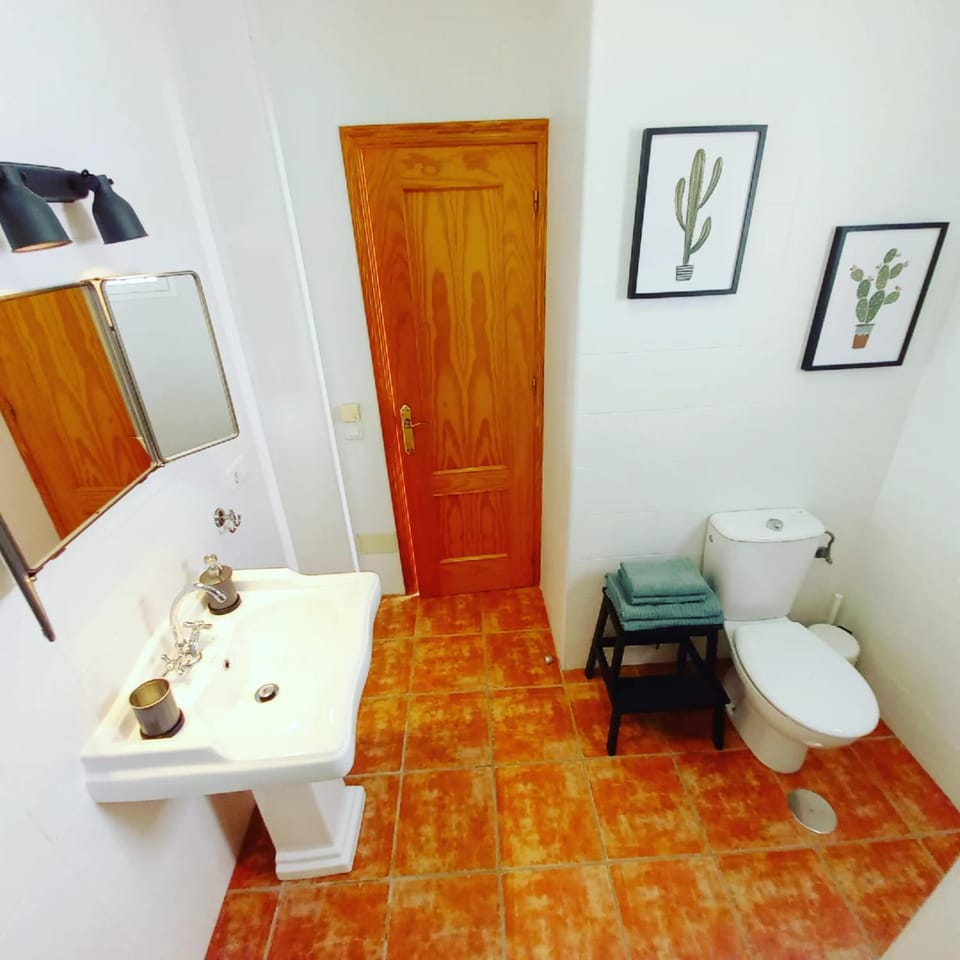 Toilet, Bathroom, towels, towels