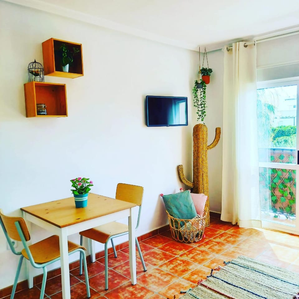 TV and multimedia, Living room, Seating area, Dining area, Area and facilities