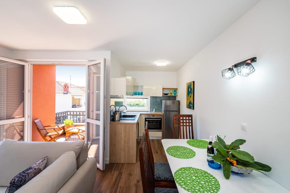 Balcony/Terrace, Living room, Seating area, Dining area, kitchen