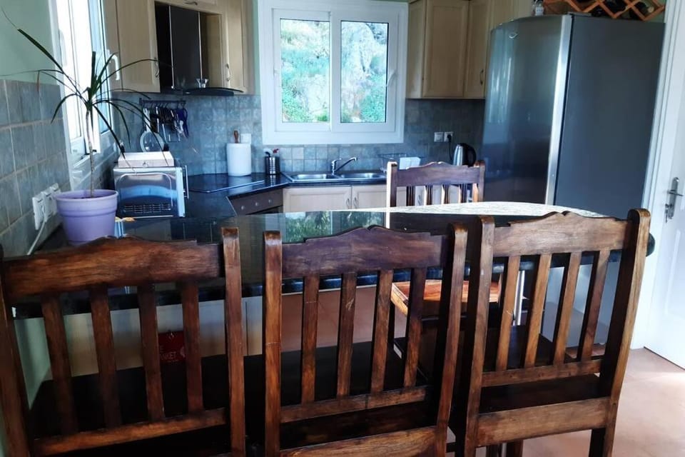 Dining area, kitchen