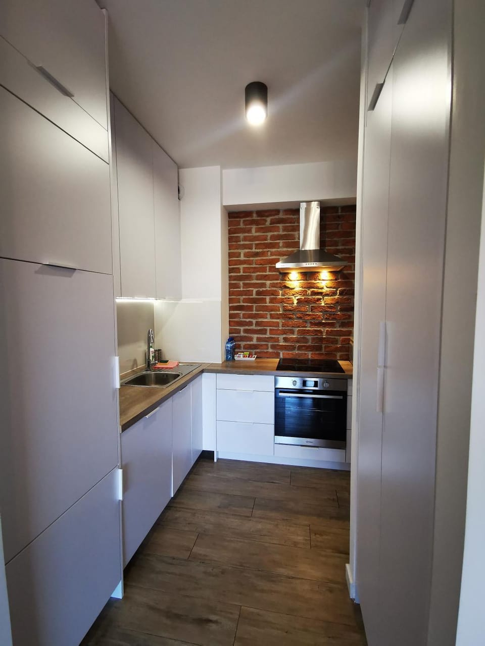 Kitchen or kitchenette, oven