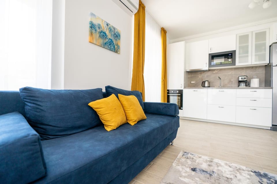 Kitchen or kitchenette, Living room, Seating area