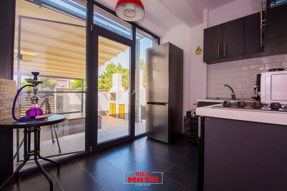 Kitchen or kitchenette, Communal kitchen