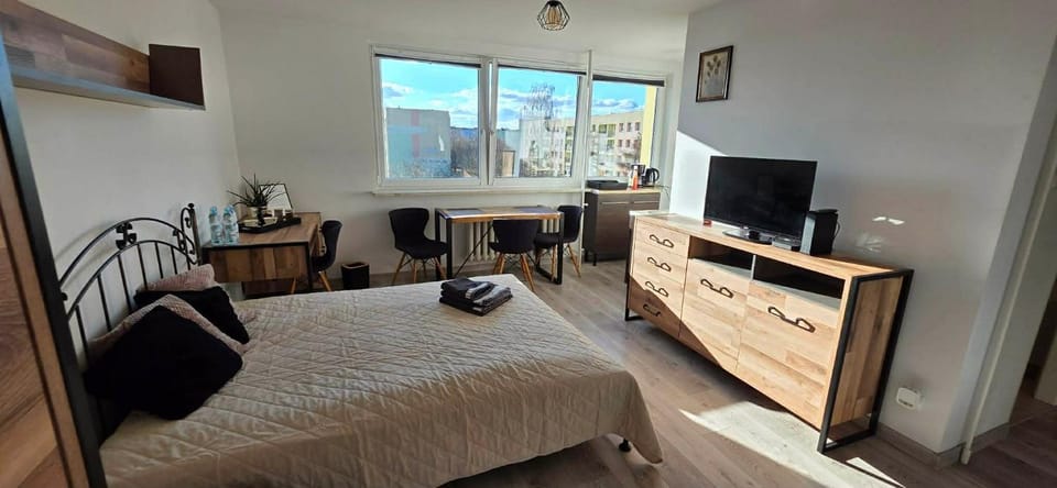 Communal lounge/ TV room, Coffee/tea facilities, Seating area, Bedroom, Garden view, flat iron, furniture, towels, dryer