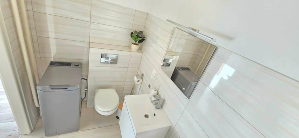 Shower, Toilet, Bathroom, Bath, heating, towels, washing machine, dryer