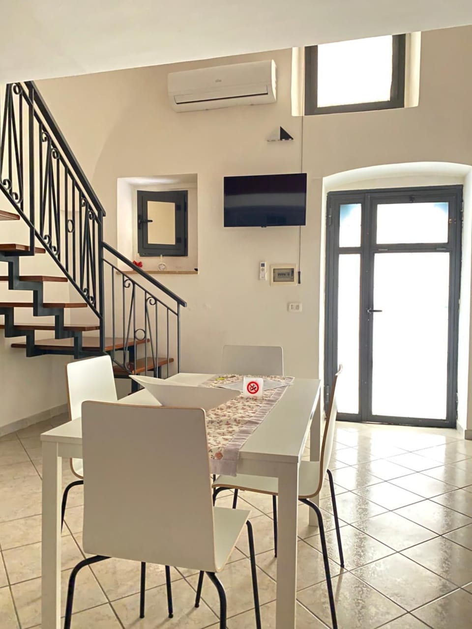 TV and multimedia, Living room, air conditioner