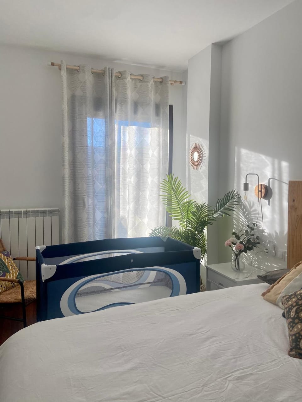 Bedroom, cot