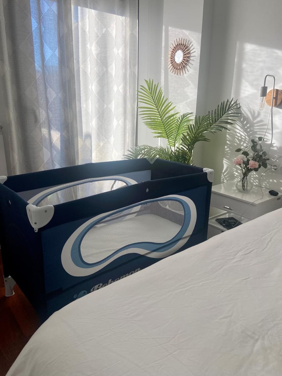 Bedroom, cot