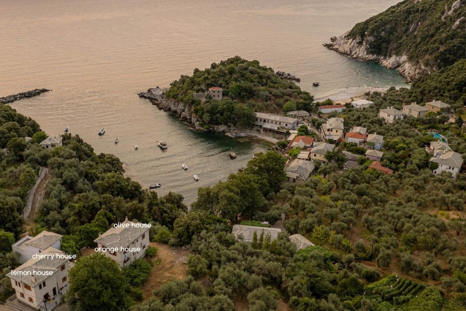 Property building, Natural landscape, Bird's eye view, Sea view, Location