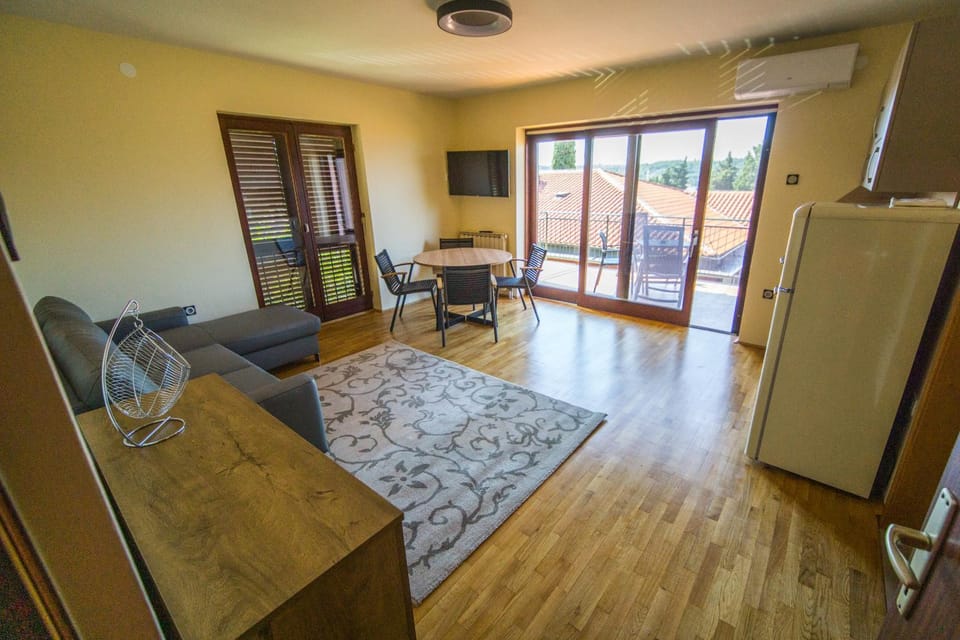 Kitchen or kitchenette, Living room, Dining area