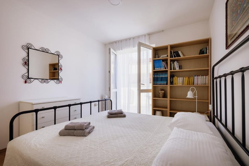 Villa Bionda Beachfront Apartments, Old Town Novigrad Apartment in Novigrad