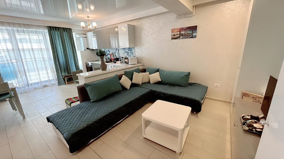 TV and multimedia, Kitchen or kitchenette, Living room