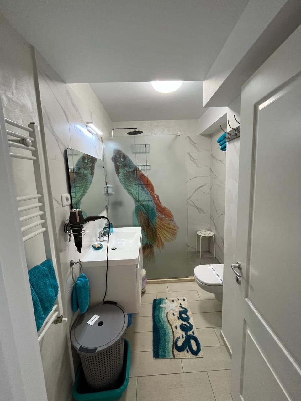 Shower, Toilet