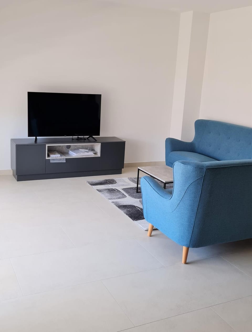 Communal lounge/ TV room, TV and multimedia, Living room, Seating area