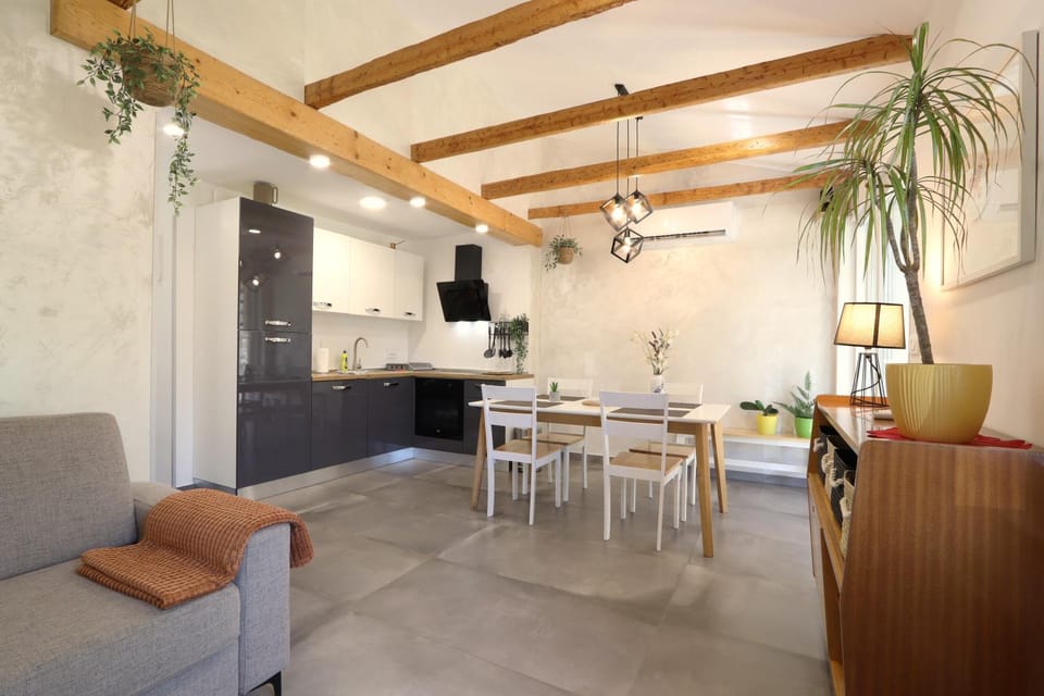Holiday house "Laurus Garden" with private parking House in Premantura