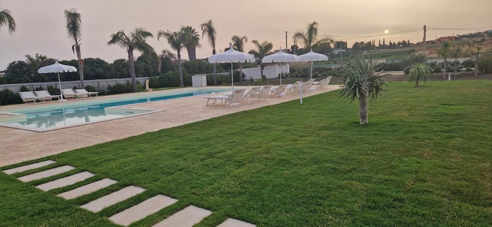 Natural landscape, Garden, Garden view, Pool view, Swimming pool, Swimming pool, Sunset, sunbed