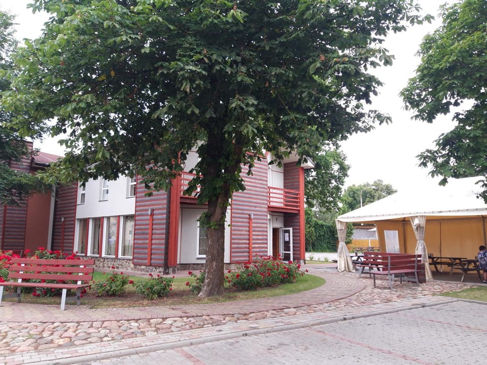 Facade/entrance