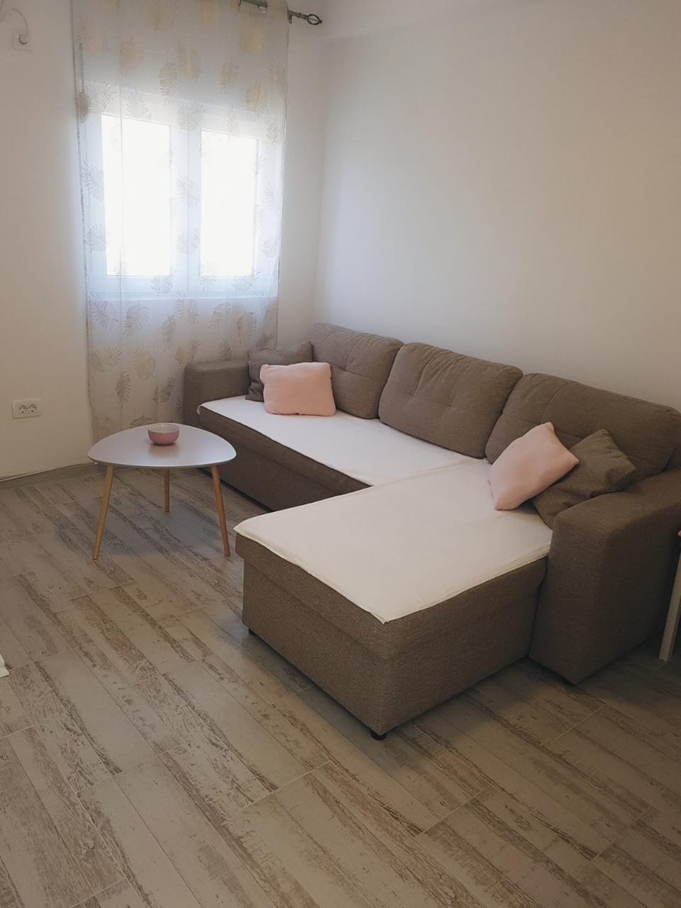 Property building, TV and multimedia, Living room, Seating area