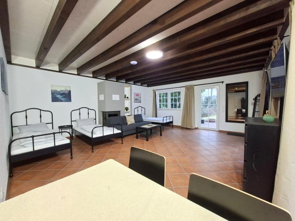 Bed, TV and multimedia, Living room, Photo of the whole room, Seating area, Bedroom