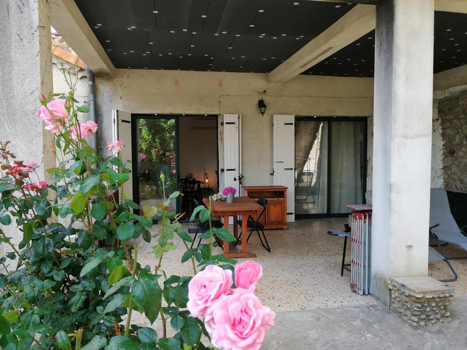 Patio, Day, Balcony/Terrace