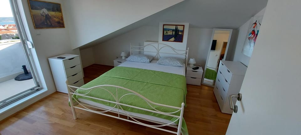 Bed, Bedroom, Sea view
