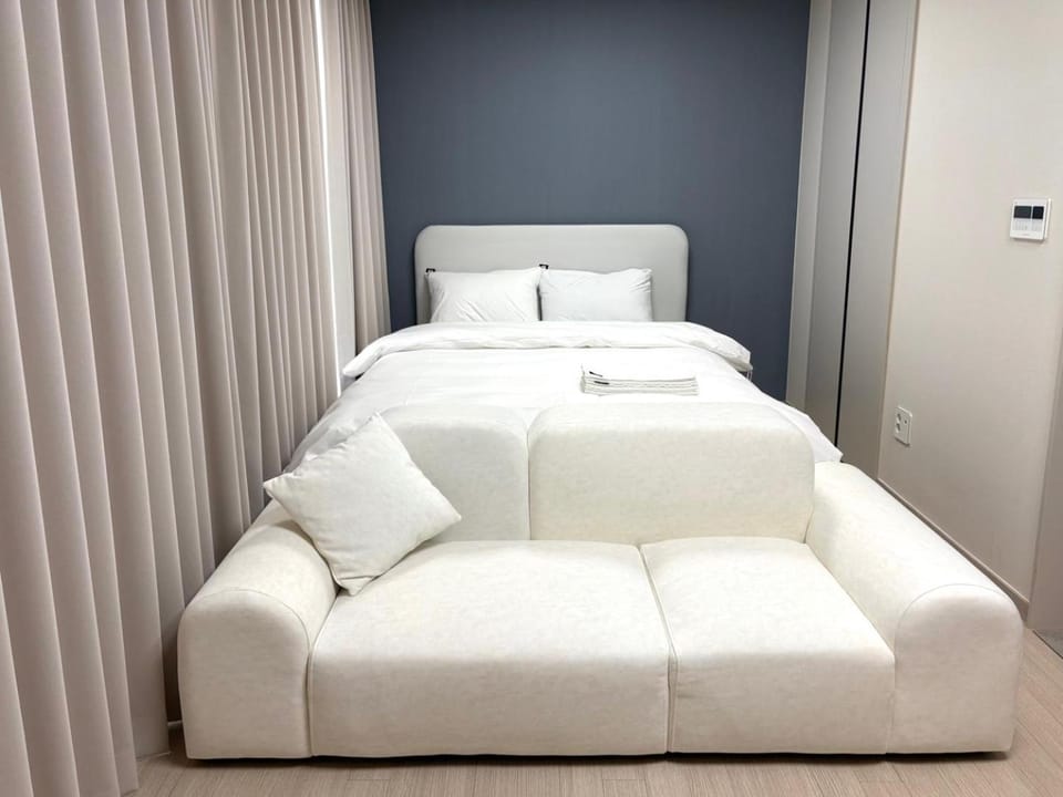 더 노벰버스테이 인 랜드마크 Apartment hotel in Gyeonggi-do