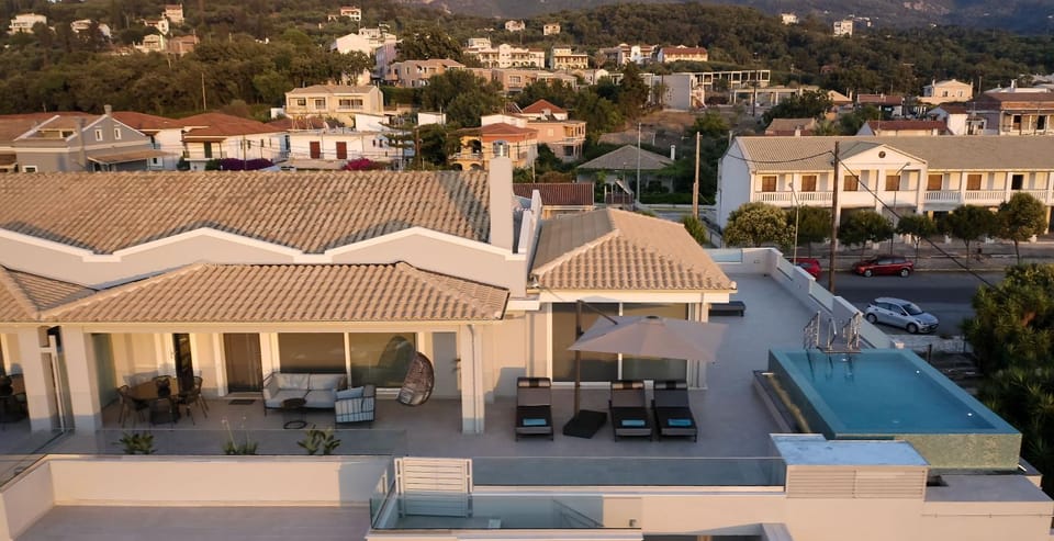Bird's eye view, Pool view