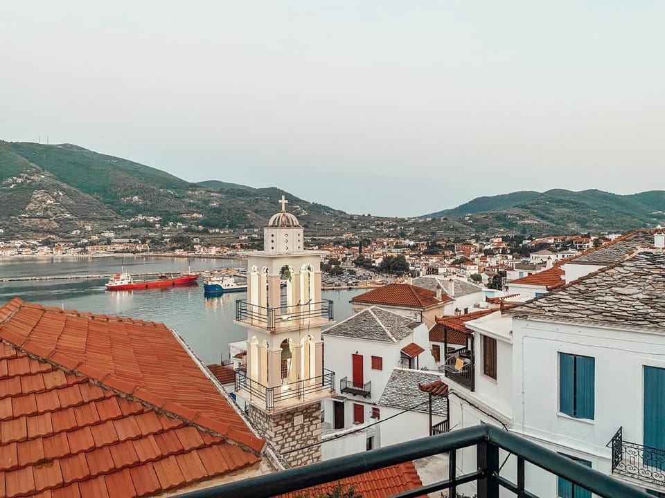 Balcony/Terrace, City view, Mountain view