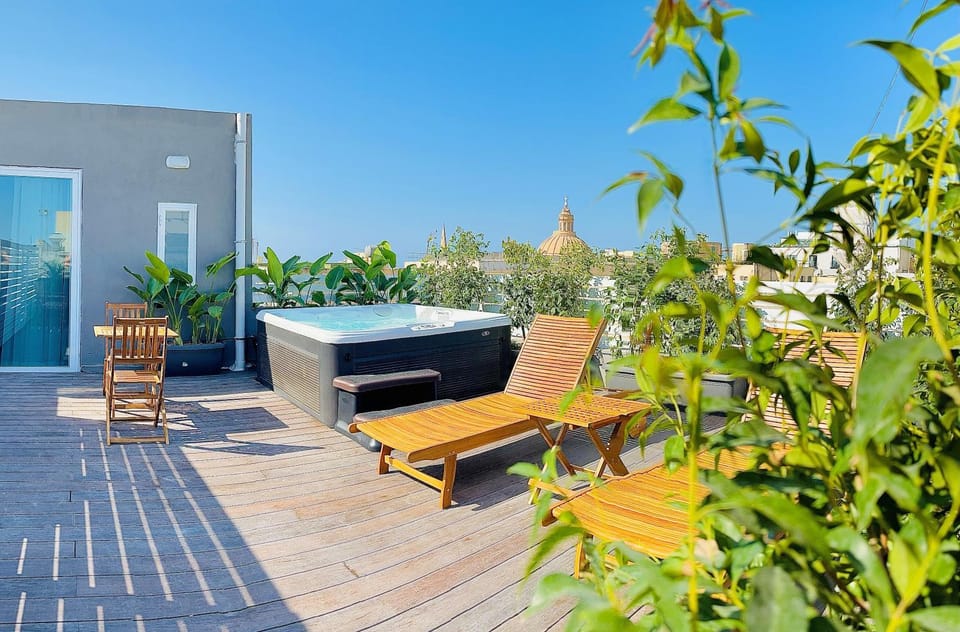 Summer, Hot Tub, sunbed