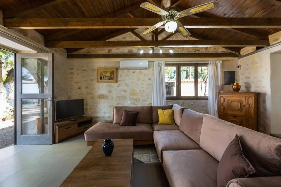Villa Proto Helidoni - A cozy beachfront Villa Villa in Crete
