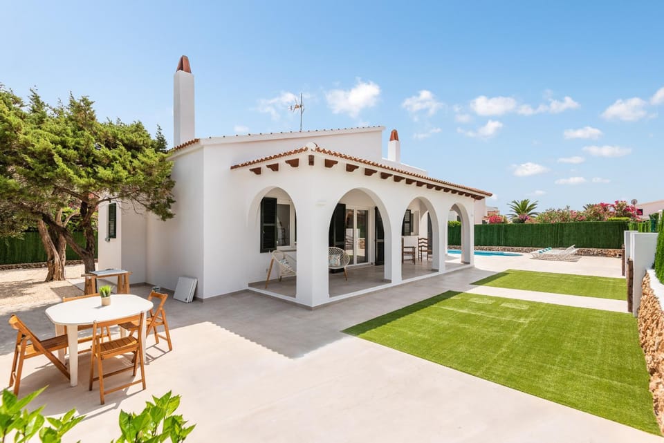 Property building, Patio, Garden, Balcony/Terrace, Garden view