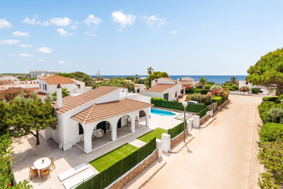 Property building, Facade/entrance, Off site, Pool view, Sea view, Swimming pool