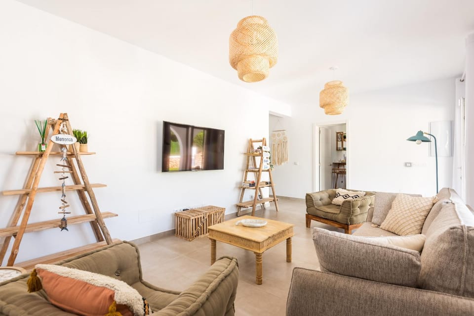 Communal lounge/ TV room, Living room, Seating area