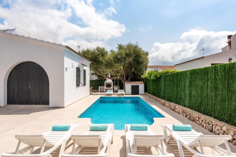 Property building, Balcony/Terrace, Balcony/Terrace, Swimming pool, Swimming pool