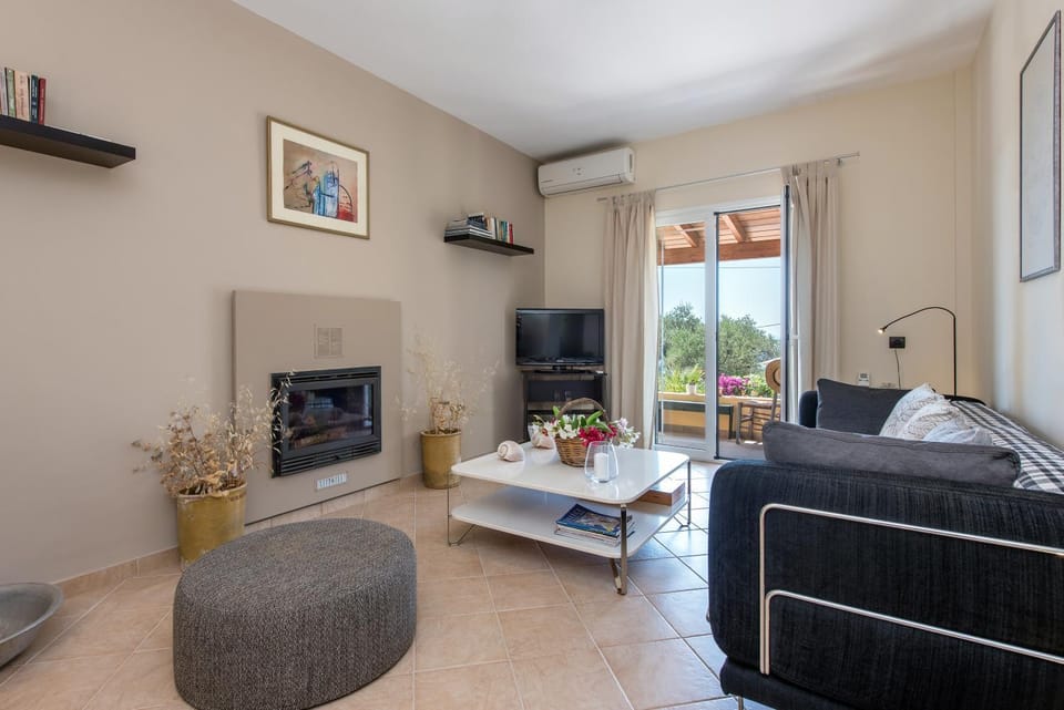 TV and multimedia, Living room, Seating area, air conditioner