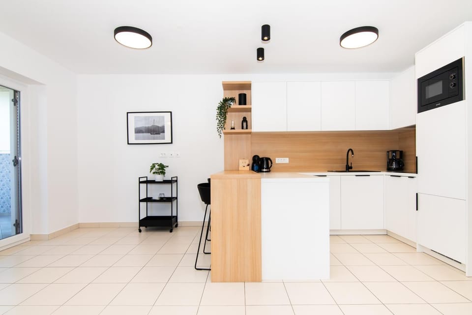 Kitchen or kitchenette, oven, stove