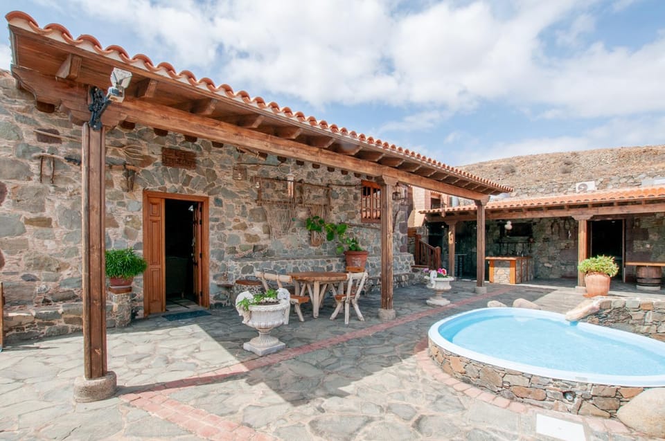 BBQ facilities, Balcony/Terrace, Swimming pool