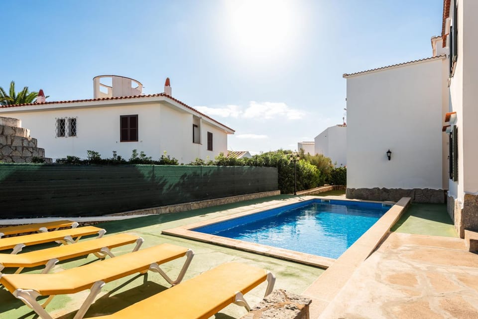 Swimming pool, sunbed